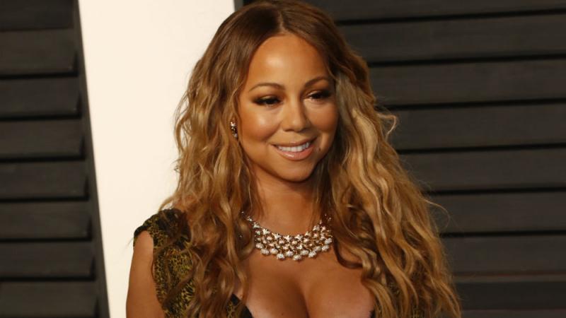 Mariah Carey entwirft Weihnachtskugel für Swarovski Mariah Carey entwirft Weihnachtskugel für Swarovski