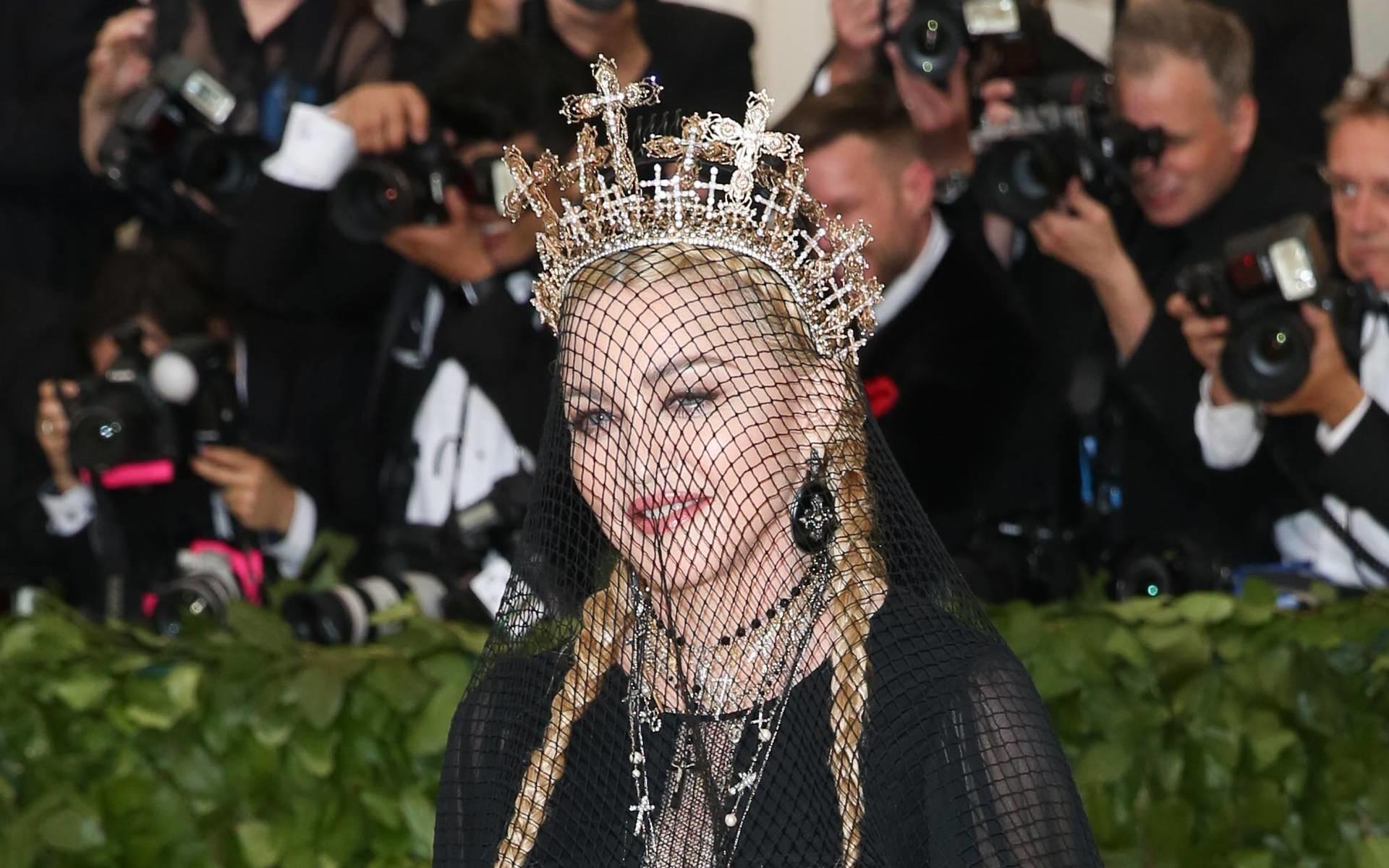 Madonna: Blutbehandlung soll gegen Schmerzen helfen Madonna: Blutbehandlung soll gegen Schmerzen helfen