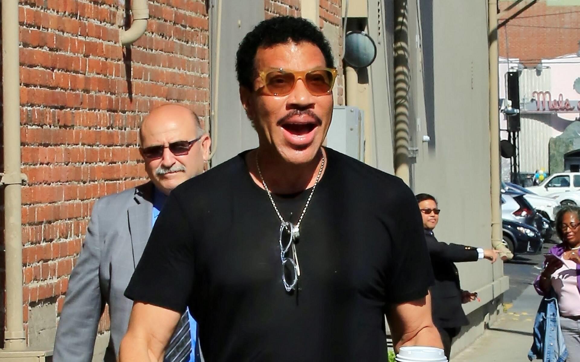 Lionel Richie: Ich weiß, dass Stevie Wonder sehen kann Lionel Richie: Ich weiß, dass Stevie Wonder sehen kann
