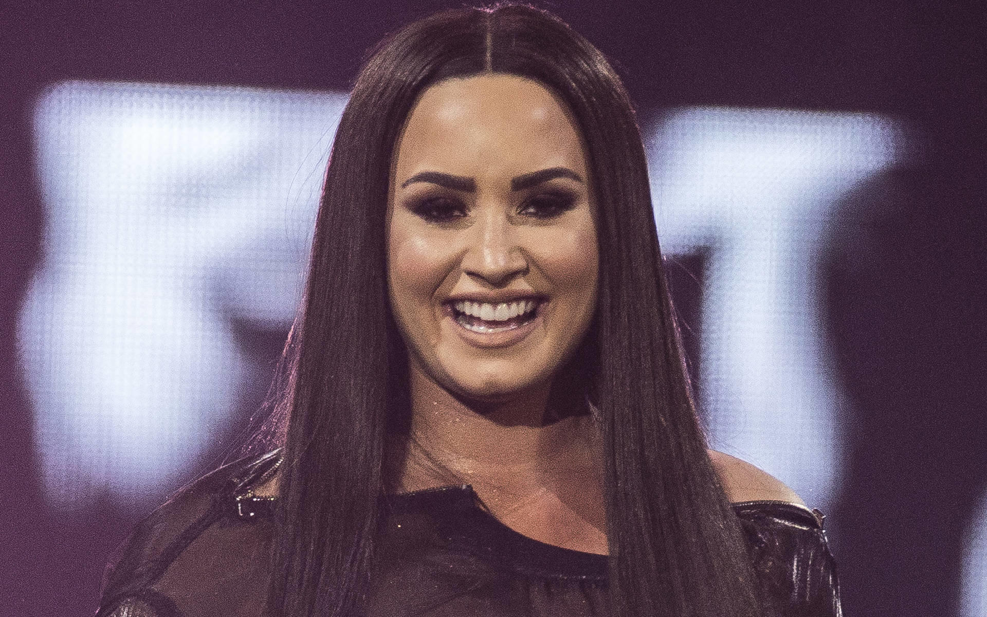 Neues Tattoo: Demi Lovato feiert, noch am Leben zu sein Neues Tattoo: Demi Lovato feiert, noch am Leben zu sein