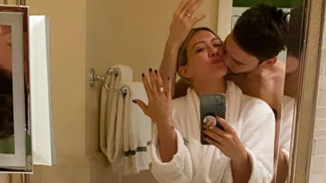 In diesem Brautkleid hat Hilary Duff ihren Matthew Koma geheiratet Hilary Duff und Matthew Koma
