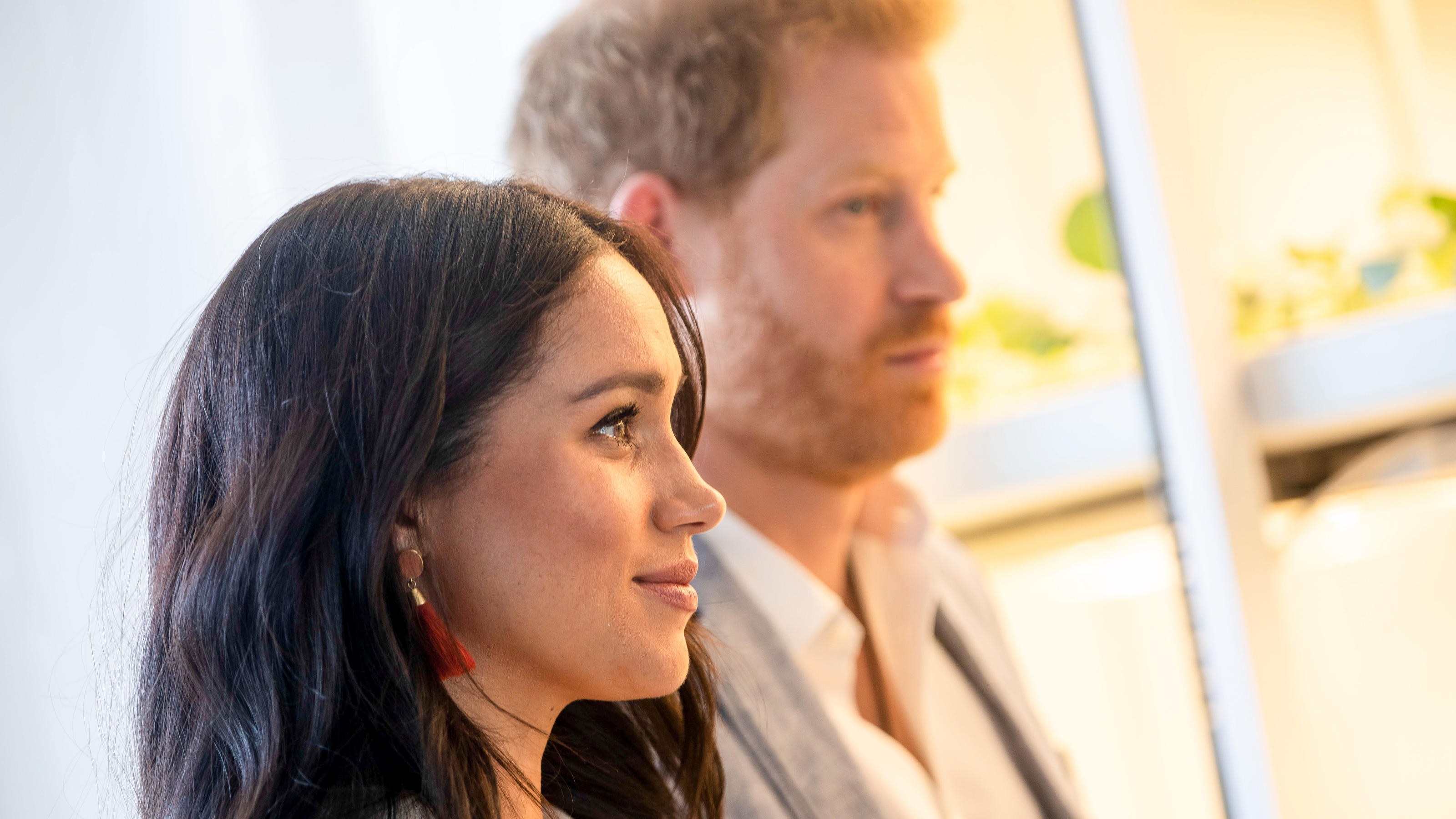 Herzogin Meghan: Lady Dianas ehemaliger Koch lästert über Prinz Harrys Frau Prince Harry an Meghan, Duke and Duchess of Sussex made an official personal statement that they have chosen to quit their frontline roles as 'senior' Royals and start being financially independent. Seemingly without knowledge of the Queen, Prince Ch