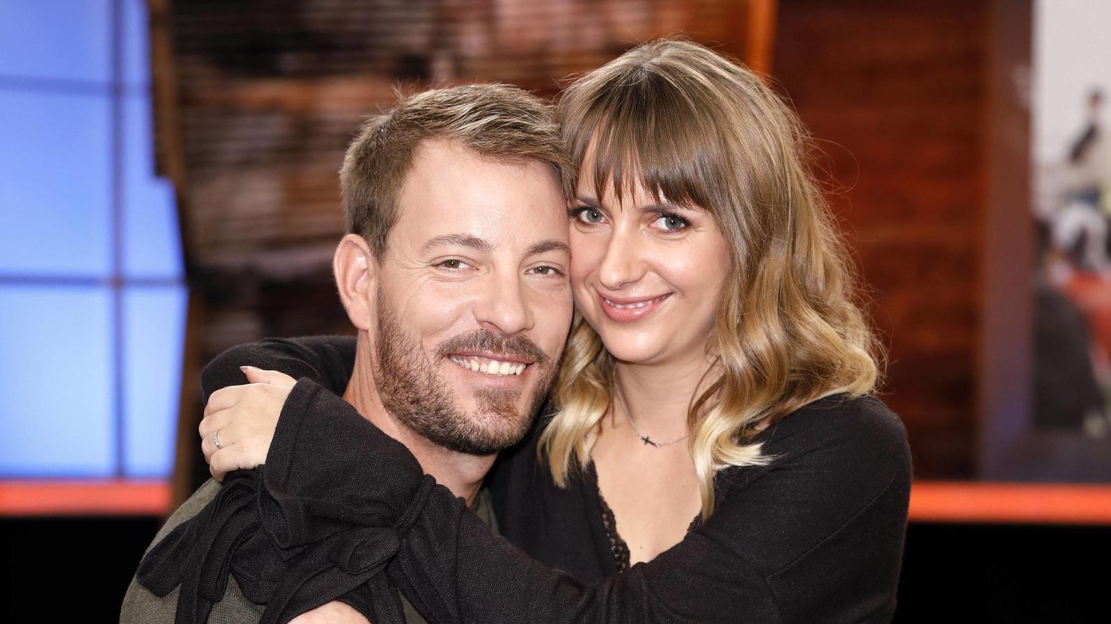 „Bauer sucht Frau“-Star Anna Heiser: So groß ist ihre Babykugel im 6. Monat Gerald Heiser mit Ehefrau Anna Heiser freuen sich auf ein Baby.