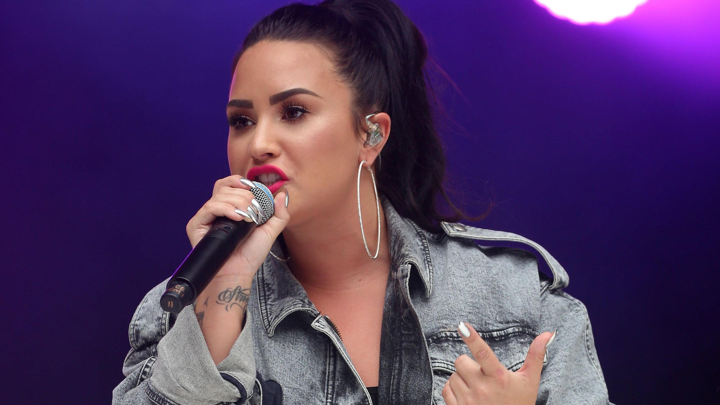 Demi Lovato wird beim Super Bowl 2020 die amerikanische Nationalhymne singen ARCHIV - 24.07.2018, England, Suffolk: US-Sängerin Demi Lovato. (zu dpa "Sängerin Demi Lovato singt dieses Jahr US-Hymne beim Super Bowl") Foto: Isabel Infantes/PA Wire/dpa +++ dpa-Bildfunk +++