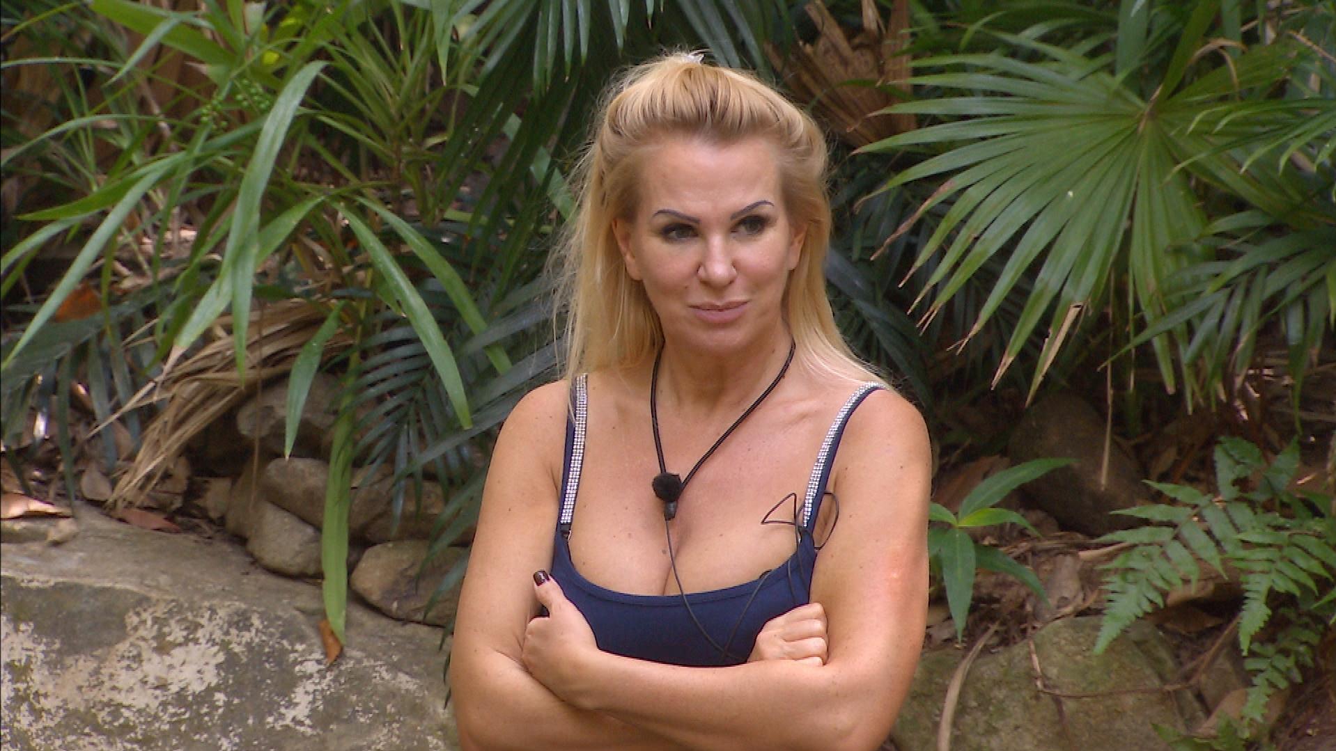 Adeline Norberg: Auf neuem Foto ist sie Mama Claudia wie aus dem Gesicht geschnitten ACHTUNG: SPERRFRIST FÜR ALLE MEDIEN BIS FREITAG, 10.01.2020, 23.59 UHR !!! Tag 1 im Camp. Claudia Norberg (Foto) wird von Danni gefragt was sie denn von Laura Müllers Playboy-Shooting halte. Die Verwendung des sendungsbezogenen Materials ist nur