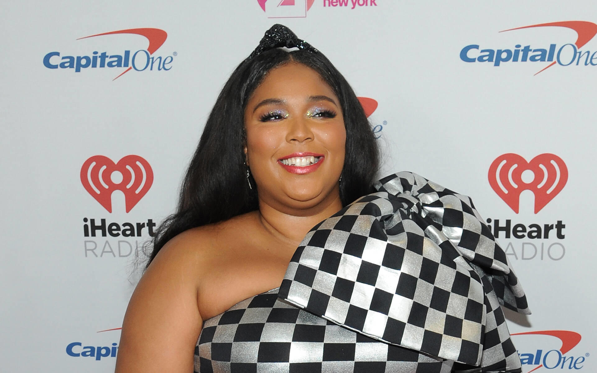 Hier zeigt uns Lizzo im Bikini, wie man RICHTIG posiert Dank Therapie: Lizzo zeigt sich verletzlich