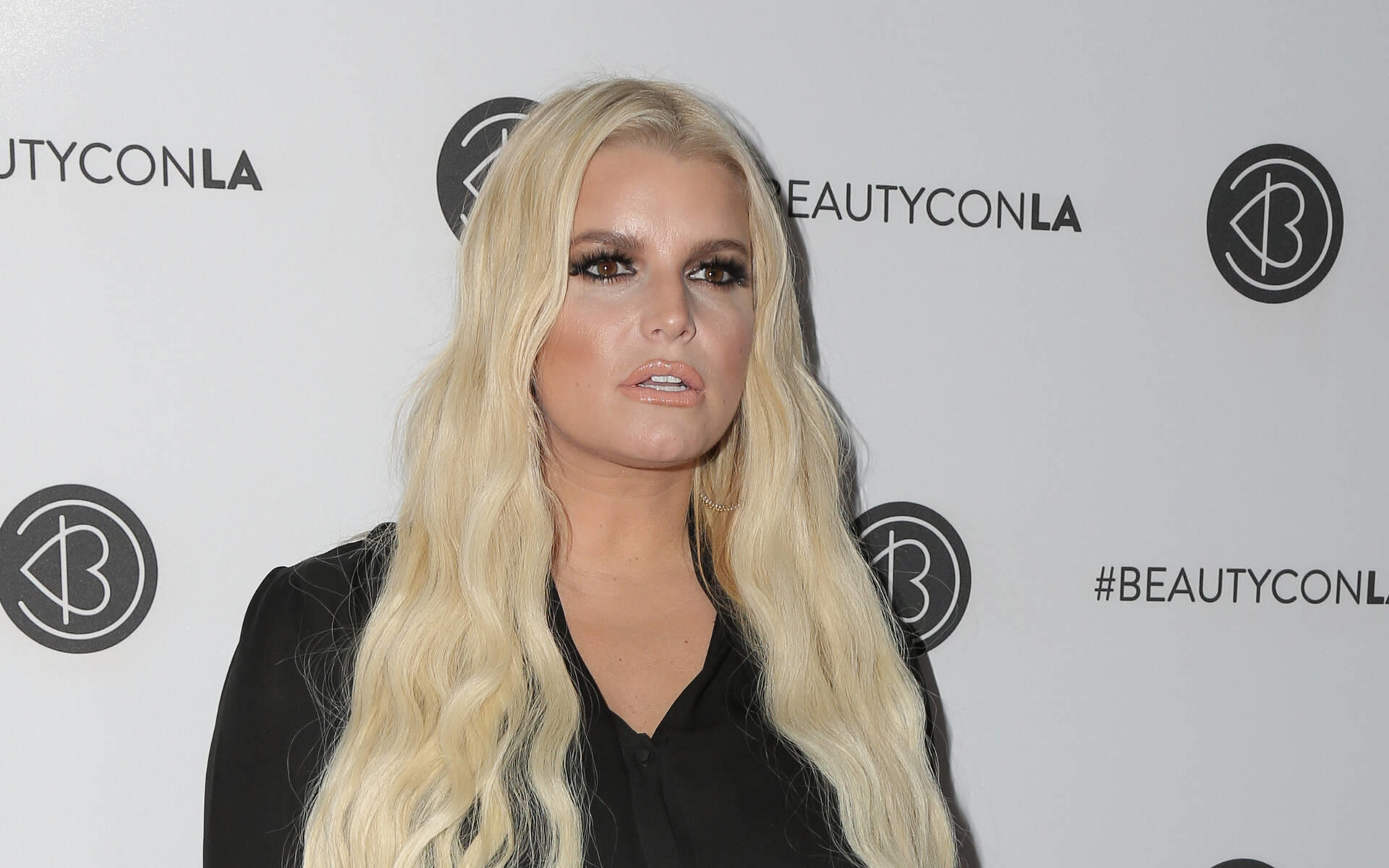 So unterstützt er sie: Jessica Simpsons Ehemann trinkt nicht mehr So unterstützt er sie: Jessica Simpsons Ehemann trinkt nicht mehr