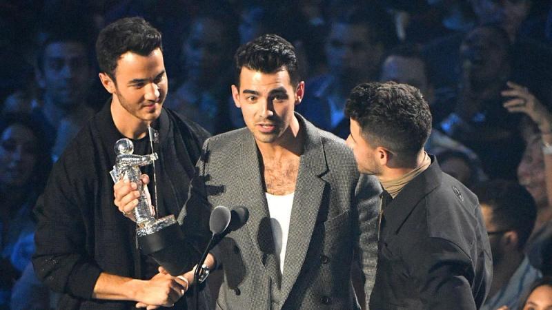Jonas Brothers: Stylist entwirft individuelle Outfits Jonas Brothers: Stylist entwirft individuelle Outfits