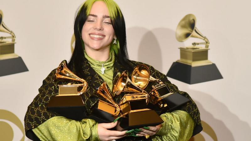 Billie Eilish tritt bei den Oscars auf Billie Eilish tritt bei den Oscars auf