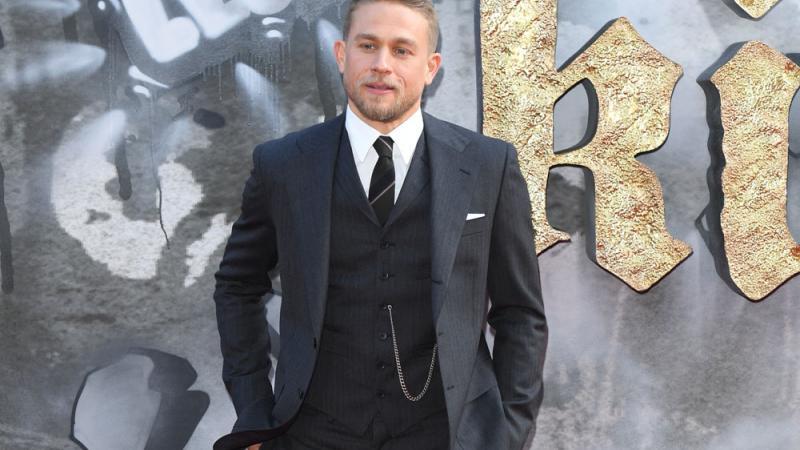 Charlie Hunnam nimmt Kommentar über Heirat zurück Charlie Hunnam nimmt Kommentar über Heirat zurück