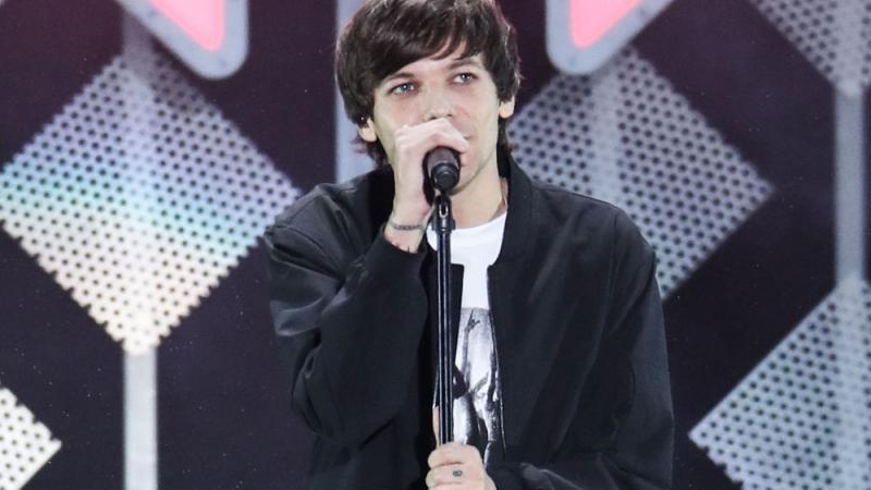 Louis Tomlinson hört One Direction, wenn er getrunken hat Louis Tomlinson hört One Direction, wenn er getrunken hat
