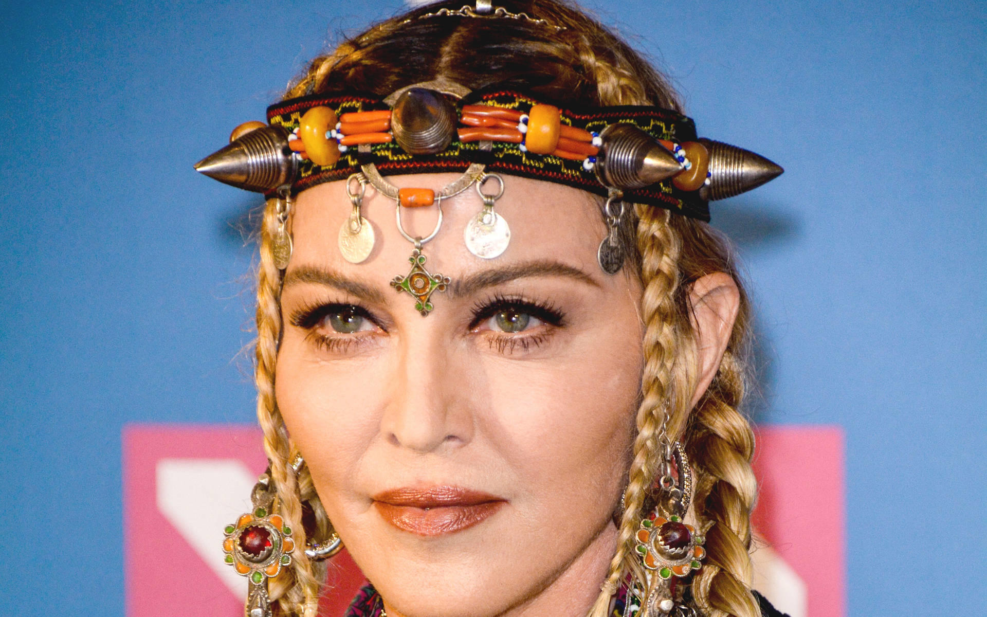 Mit drei Stunden Verspätung auf die Bühne: Fans verklagen Madonna Mit drei Stunden Verspätung auf die Bühne: Fans verklagen Madonna