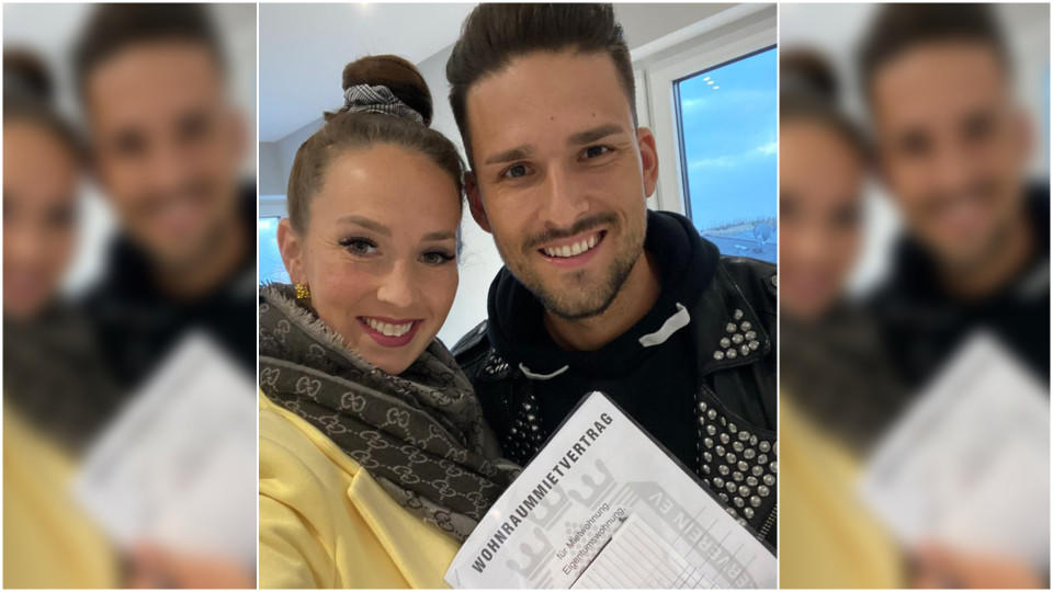 Christina Grass und Marco Cerullo haben eine Wohnung in Köln zusammen Christina und Marco zeigen total happy ihren Mietvertrag.