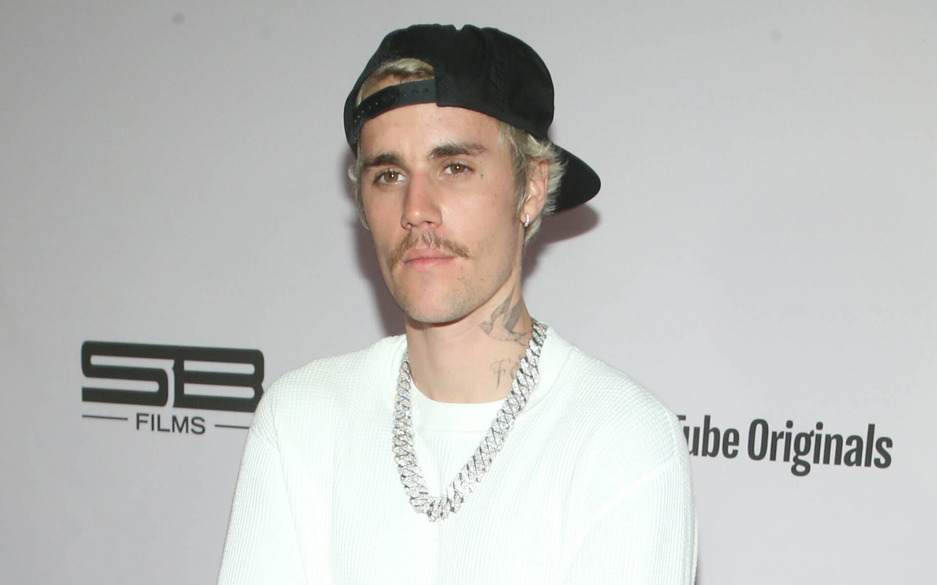 Justin Bieber sammelt mit neuem Video Spenden für Frauenhaus in Los Angeles Mit neuem Video: Justin Bieber und Quavo sammeln Spenden für Frauenhaus