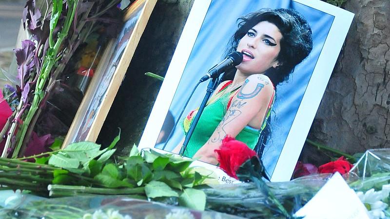 Amy Winehouse: Reibach mit der Toten Die Geldmaschine Amy Winehouse läuft