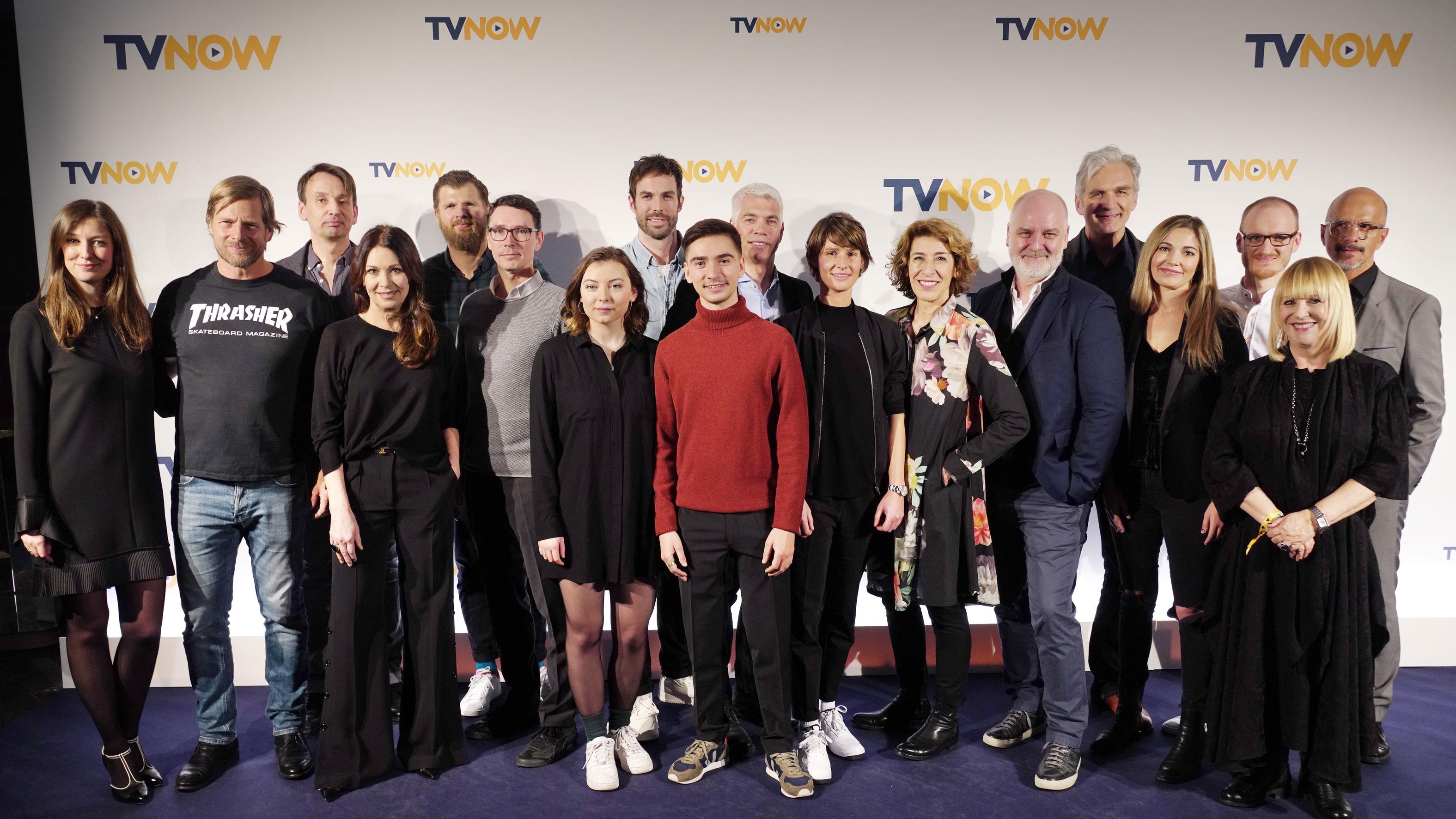 Bei TVNOW gehen starke Geschichten in Serie! Mit einer Genre-übergreifenden Fiction-Offensive startet TVNOW jetzt weiter durch. 2020 und 2021 liefert der Streamingdienst eigenproduzierte Fiction mit Deutschlands Bestbesetzung.