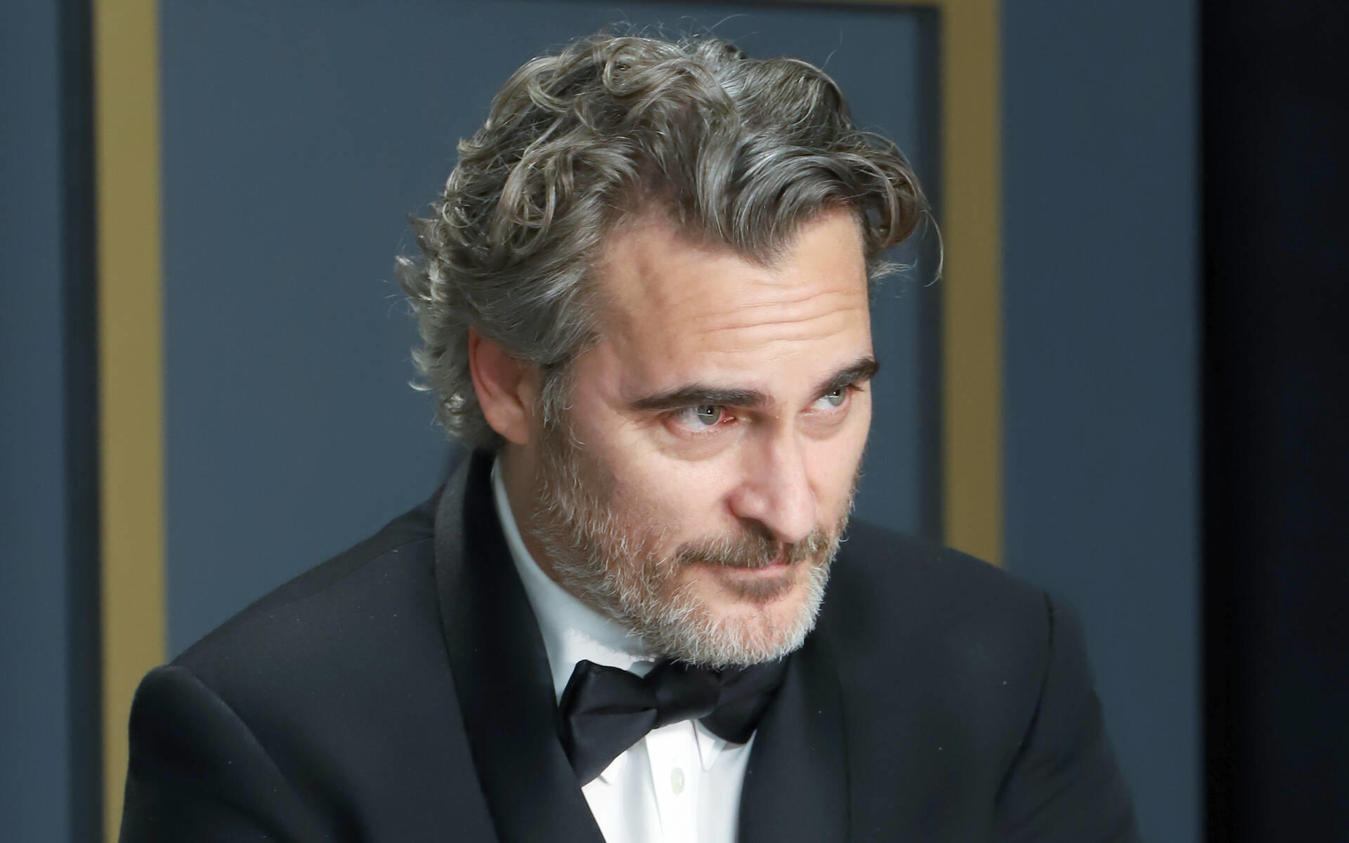 Zeigt Herz: Joaquin Phoenix rettet Kuh und Kalb vor Schlachtung Zeigt Herz: Joaquin Phoenix rettet Kuh und Kalb vor Schlachtung