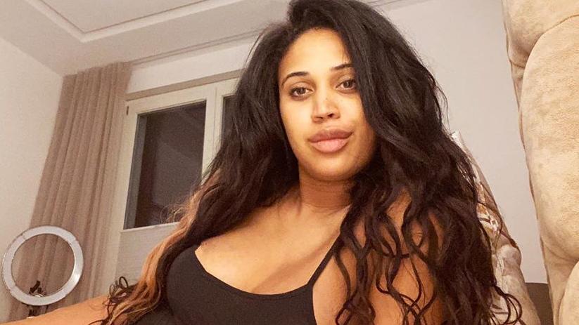Sarah Joelle Jahnel präsentiert stolz ihren XXL-Babybauch Sarah Joelle Jahnel wird bald zum ersten Mal Mama.