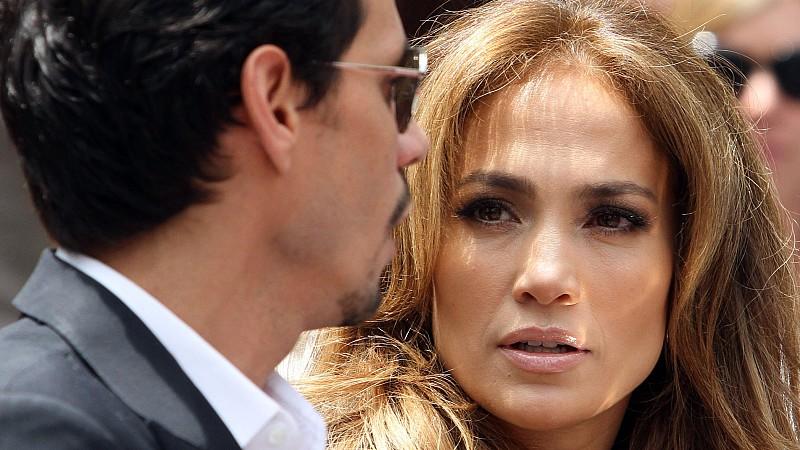 Rosenkrieg droht: J.Lo will alleiniges Sorgerecht Die Trennung von Jennifer Lopez und Marc Anthony verlief zunächst schiedlich-friedlich, doch jetzt könnte Hollywood der nächste Rosenkrieg bevorstehen.