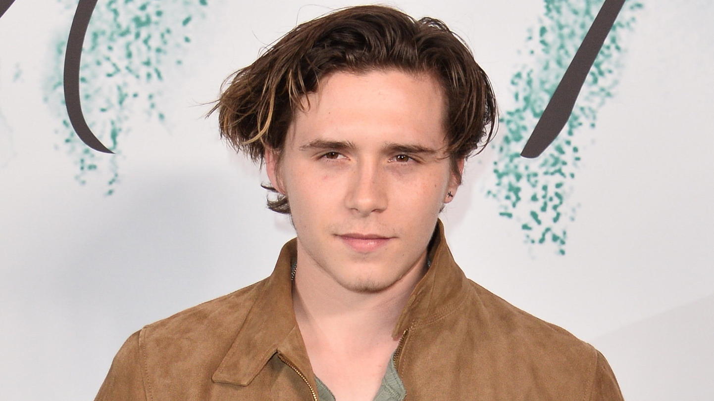 Brooklyn und David Beckham zeigen, WIE tätowiert ihre Oberkörper sind ARCHIV - 28.06.2017, Großbritannien, London: Der Sohn von David und Viktoria Beckham, Brooklyn Beckham, kommt zur Serpentine Party. (zu dpa "Brooklyn Beckham lässt sich «Mama»-Tattoo stechen" vom 13.02.2018) Foto: Ray Tang/London News Pictures via ZU