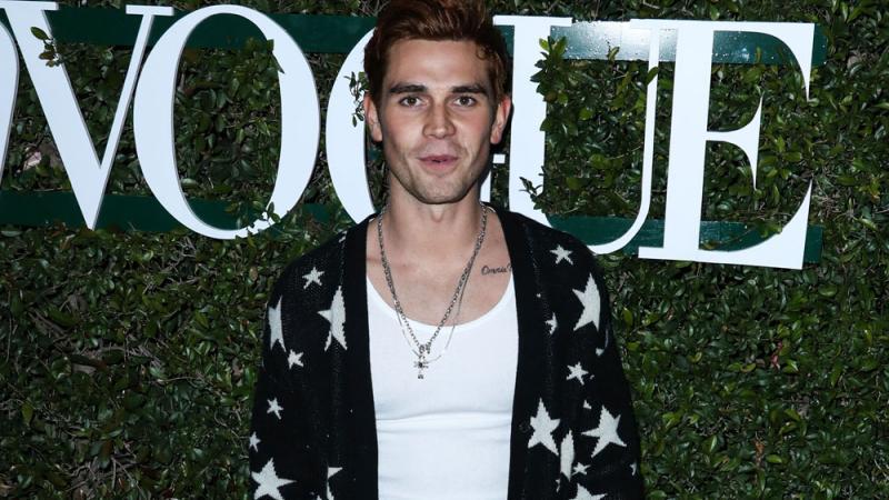 KJ Apa vermisst seinen Co-Star Luke Perry KJ Apa vermisst seinen Co-Star Luke Perry