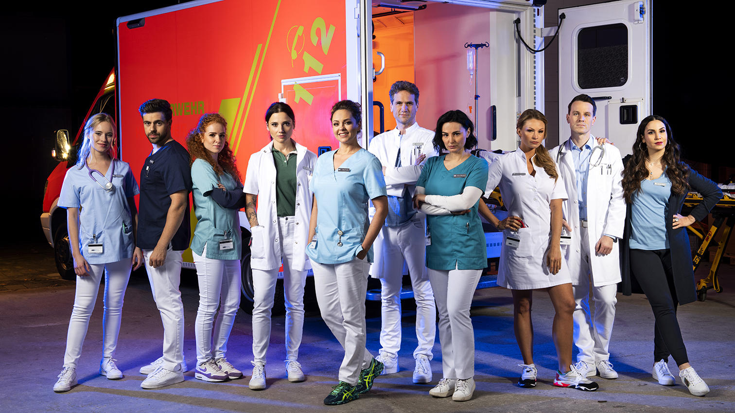 Am 28.April 2020 geht es los: Die „Nachtschwestern“ starten in die zweite Runde Der Cast der RTL-Medical-Serie "Nachtschwestern": (v.l.) Kiki Schmitz (Valerie Huber), Karim Asfari (Nassim Avat), Meike (Sarah Hannemann), Dr. Leonie Mertens (Linda Marlen Runge), Ella Fink (Ines Quermann), Dr. Sebastian Sander (Oliver Franck), Nora