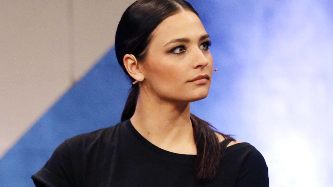 Amira Pocher: Olivers Heimlichtuerei um die Beziehung war „sehr verletzend“ Oliver Pocher mit Ehefrau Amira Pocher in der RTL-Live-Show Pocher vs. Wendler - Schluss mit lustig in den NOBEO Studios. Köln-Hürth, 01.03.2020 *** Oliver Pocher with his wife Amira Pocher in the RTL live show Pocher vs Wendler End with funny in th