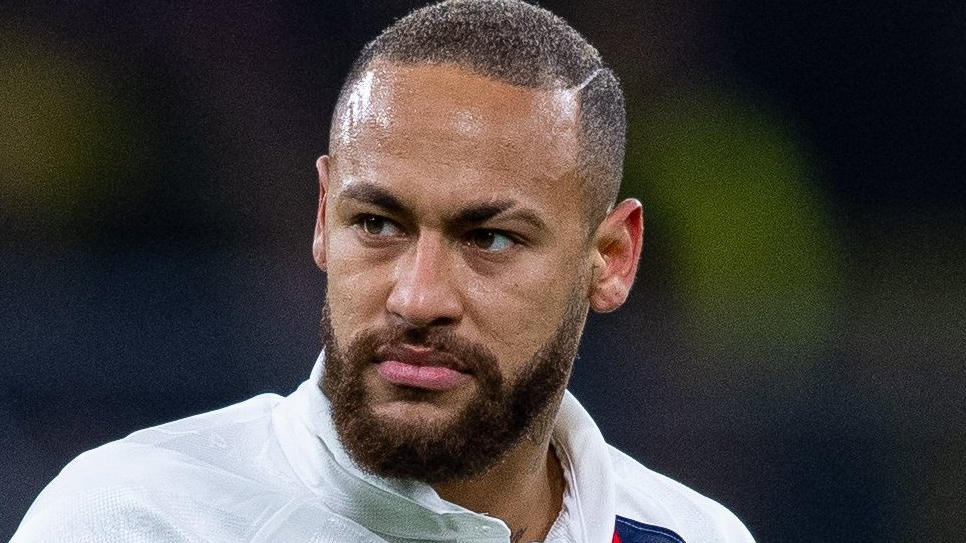 Neymar schuldet Spanien Steuern von mehr als 34 Millionen Euro ARCHIV - 18.02.2020, Nordrhein-Westfalen, Dortmund: Fußball: Champions League, Borussia Dortmund - Paris Saint-Germain, K.o.-Runde, Achtelfinale, Hinspiele. Neymar von PSG gibt Anweisungen. (zu dpa: «Medien: Neymar kehrt wegen Coronavirus nach Brasil