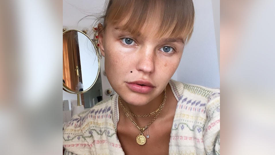 Haushälterin nicht da! Bonnie Strange versinkt im Corona-Chaos „Das erste Mal seit vier Jahren, dass ich keine Wimpernverlängerung trage. Fühle mich wie ein anderer Mensch“, schreibt Bonnie Strange zu diesem Instagram-Bild.