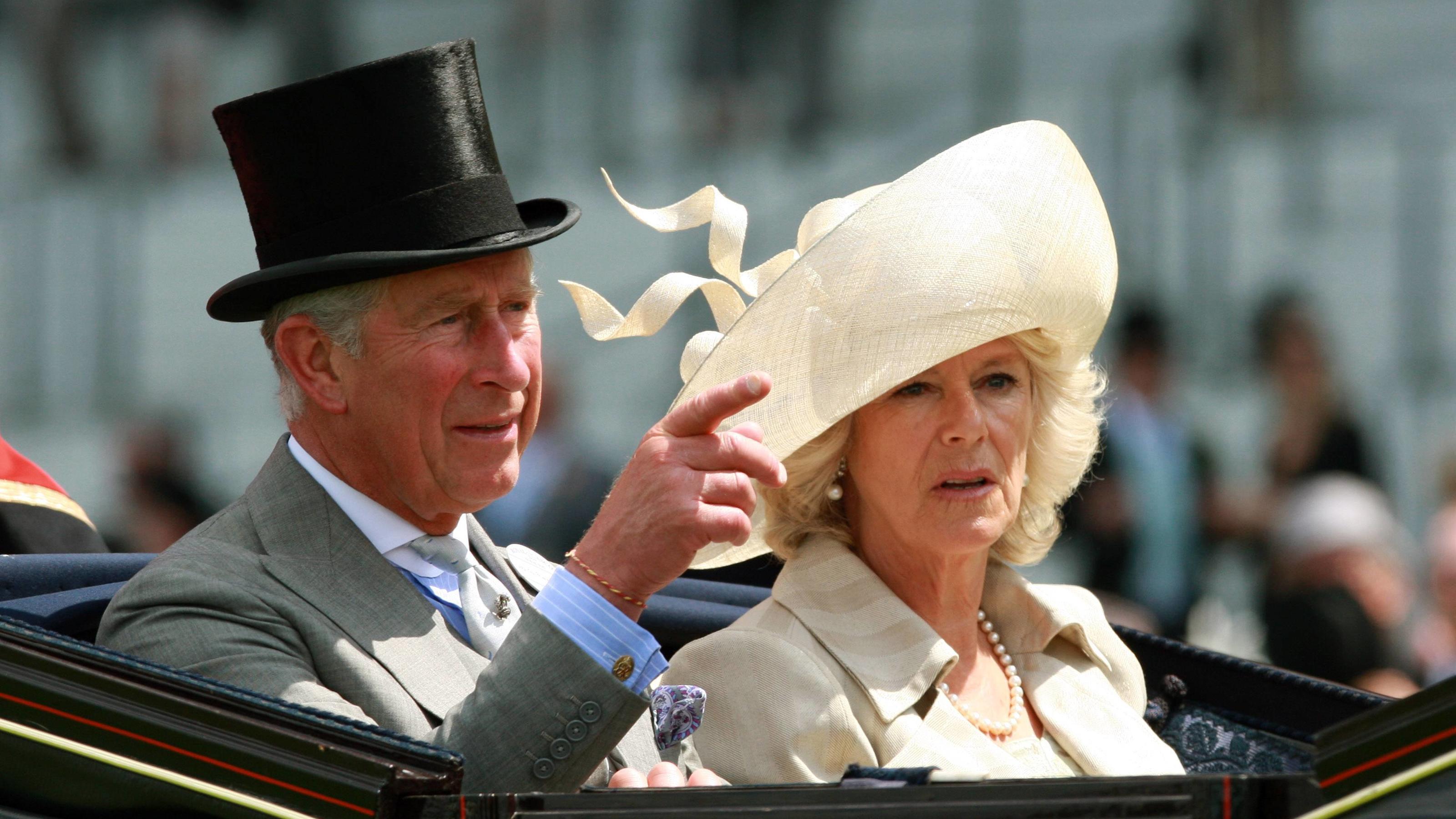 Zur Kristallhochzeit: Die schönsten Bilder von Prinz Charles und Herzogin Camilla Prinz Charles von Wales Großbritannien und Camilla Parker Bowles Großbritannien/Herzogin von Cornwall anlässlich des Royal Ascot 2009 in Ascot
