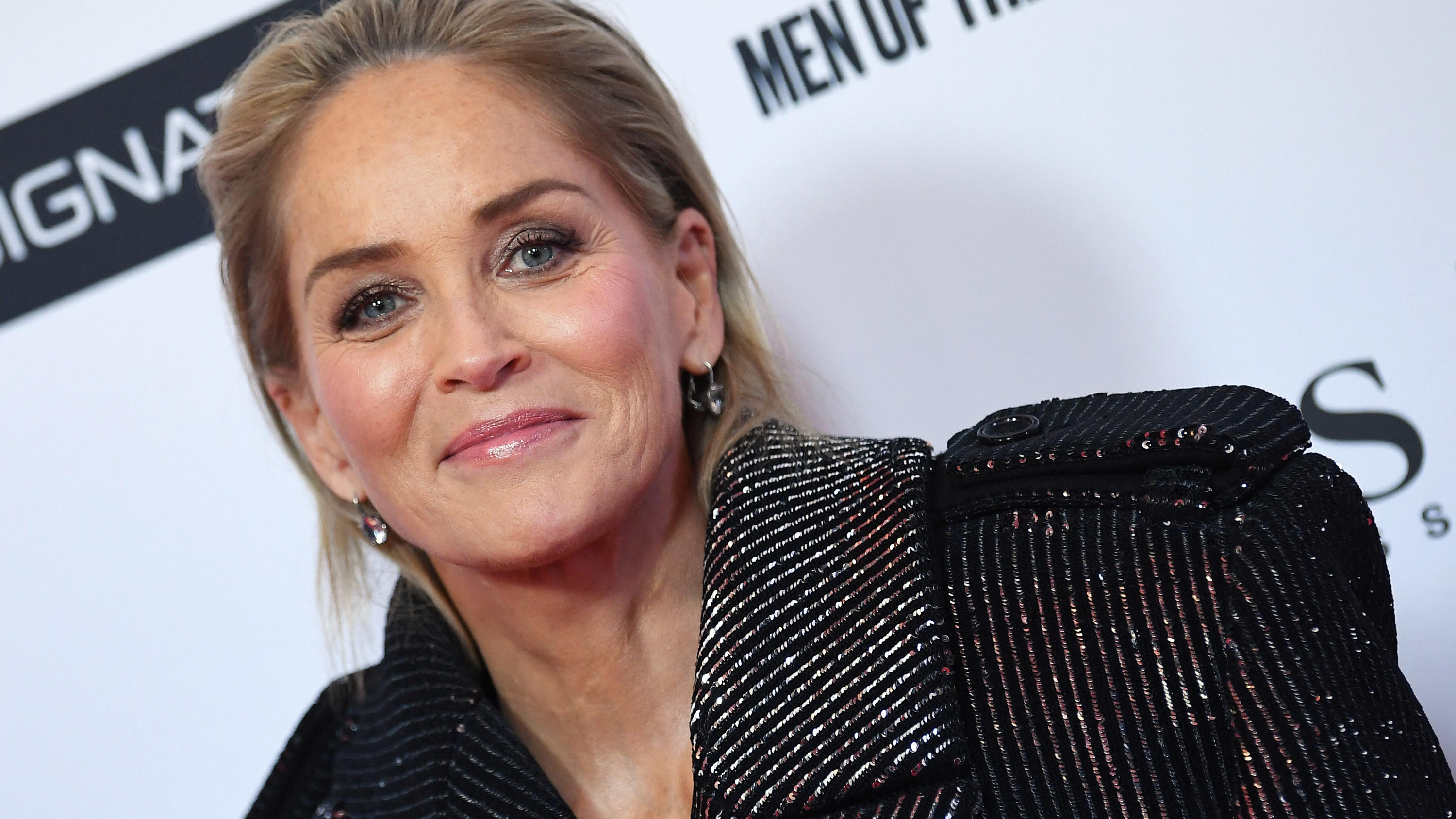 Sharon Stone zeigt seltenen Schnappschuss mit ihren drei hübschen Söhnen Schauspielerin Sharon Stone ist Mutter von drei Söhnen.
