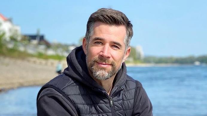 Jo Weil ist schwul: Deswegen outet sich der Ex-„Verbotene Liebe“-Star jetzt Jo Weil gesteht homosexuell zu sein