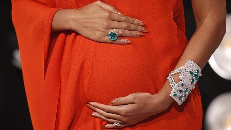 Beyonce präsentiert Babybauch Beyonce präsentiert Babybauch