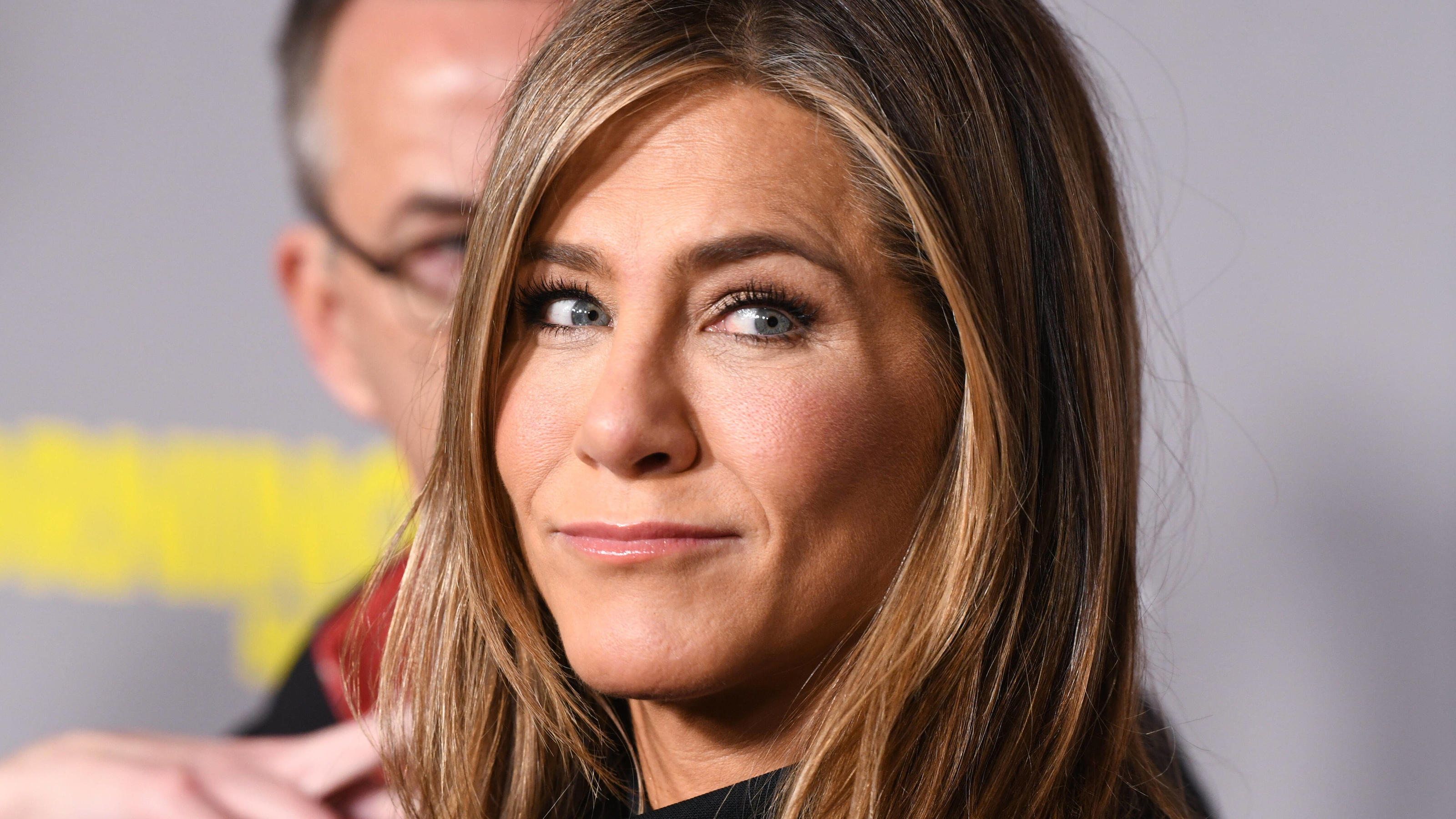 Jennifer Aniston teilt gegen Kanye West und Donald Trump aus Jennifer Aniston teilt gegen Kanye West aus