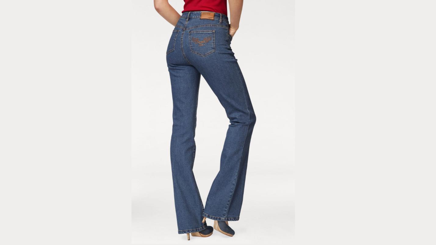 Jeans als Figur-Schmeichler: So tragen wir Denim 2020 Bootcut-Jeans von Arizona.