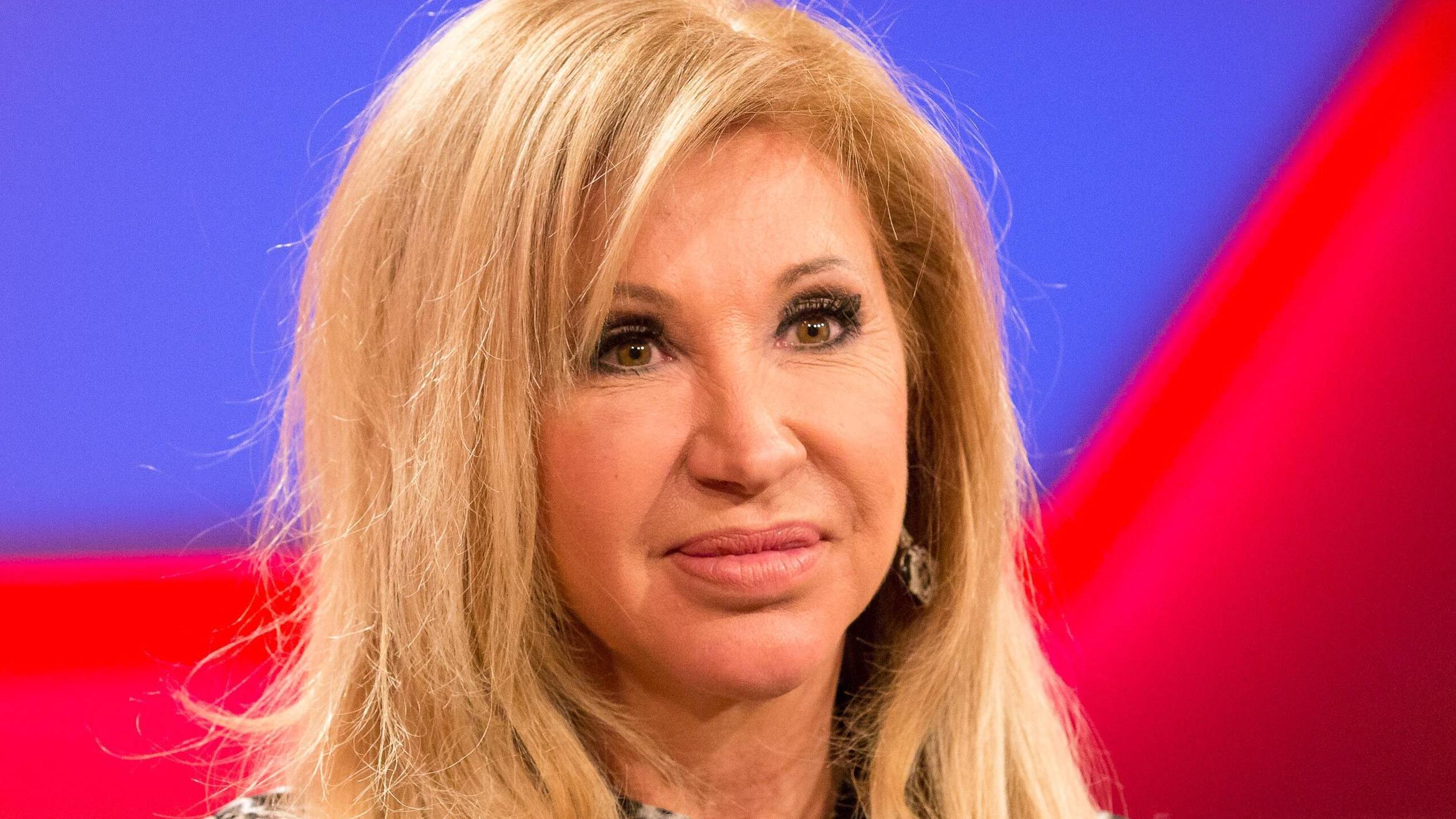 Carmen Geiss auf dem OP-Tisch: Deswegen wurde sie am Fuß operiert Carmen Geiss meldet sich aus dem Krankenhaus-Bett bei ihren Fans.