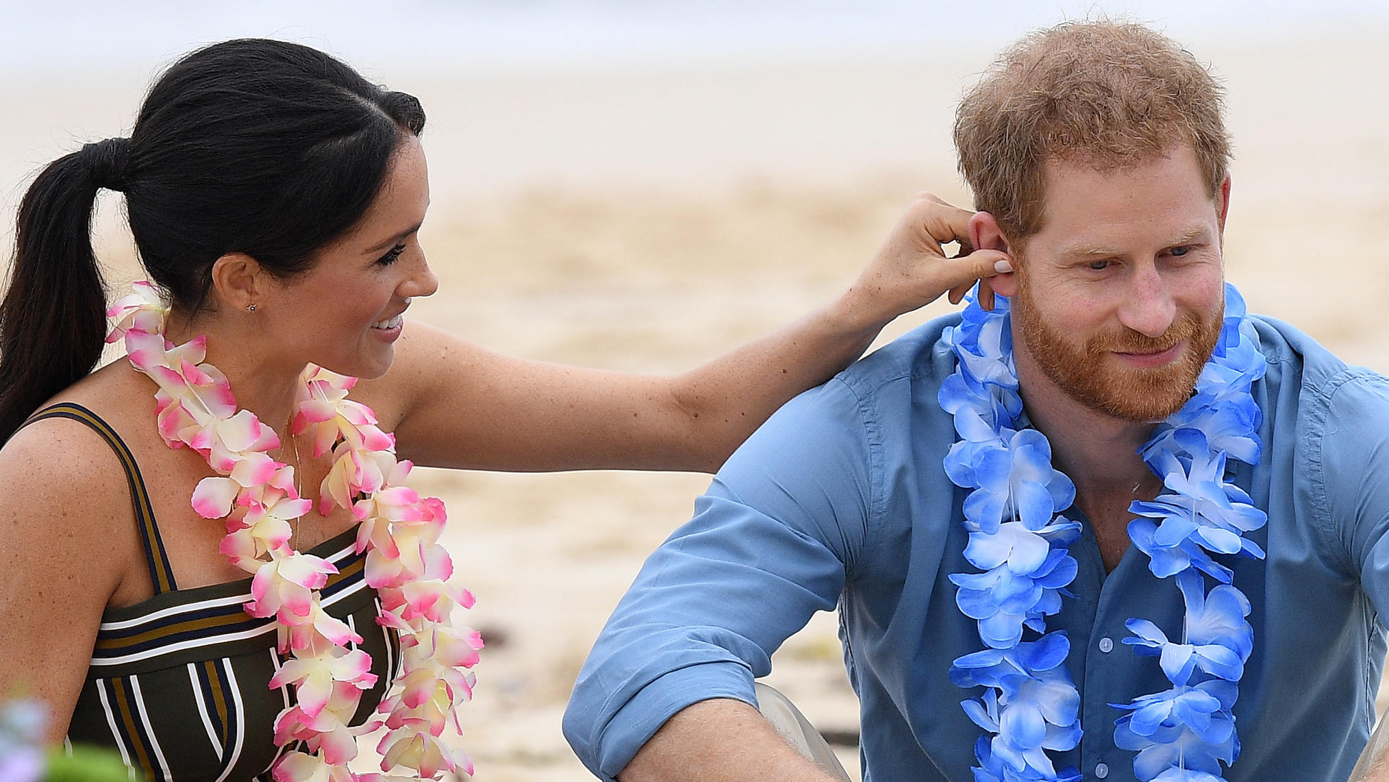 Royal-Expertin: Harry & Meghan wollten schon immer "internationale" Royals sein ARCHIV - 19.10.2018, Australien, Sydney: Prinz Harry, Herzog von Sussex, und seine Frau Meghan, Herzogin von Sussex, nehmen am Strand von Bondi mit der Surf-Gruppe «OneWave», die sich für einen bewussteren Umgang mit psychischen Krankheiten einsetzt,