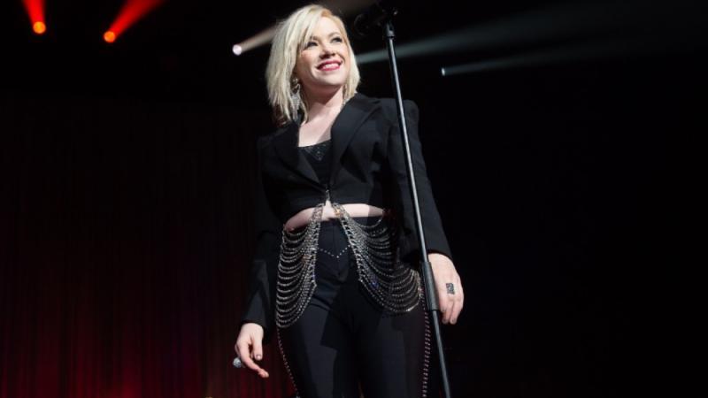 Carly Rae Jepsen überrascht Fans mit 'Dedicated Side B'-Album Carly Rae Jepsen überrascht Fans mit 'Dedicated Side B'-Album