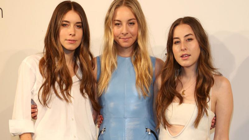 Alana Haim vermisst ihre Eltern Alana Haim vermisst ihre Eltern