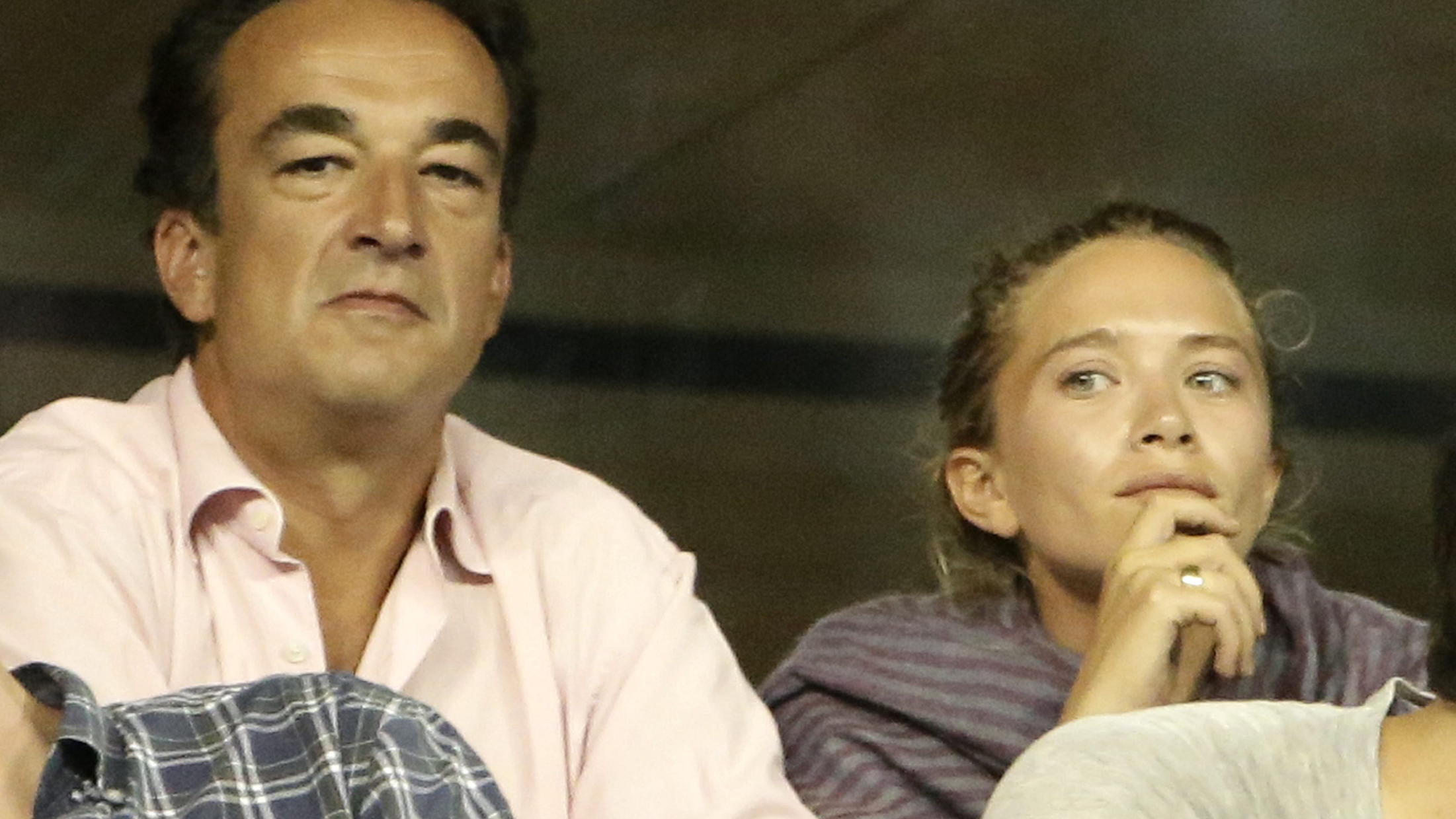 Mary-Kate Olsen und Olivier Sarkozy sind offiziell geschieden Schauspielerin Mary-Kate Olsen ist offiziell von Olivier Sarkozy geschieden.