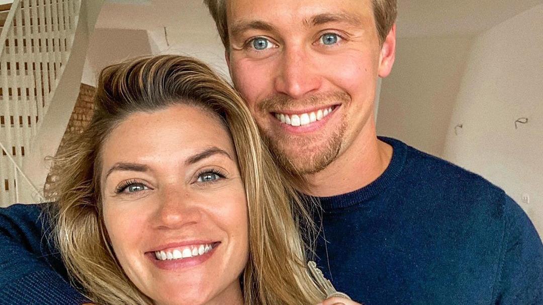 Ex-Bachelorette Nadine Klein und Freund Tim beziehen erste gemeinsame Wohnung Ex-Bachelorette Nadine Klein und ihr Tim ziehen zusammen.
