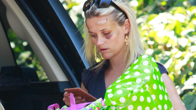 War Reese Witherspoon beim Unfall schon schwanger? Rentnerin fuhr Reese Witherspoon über den Haufen.