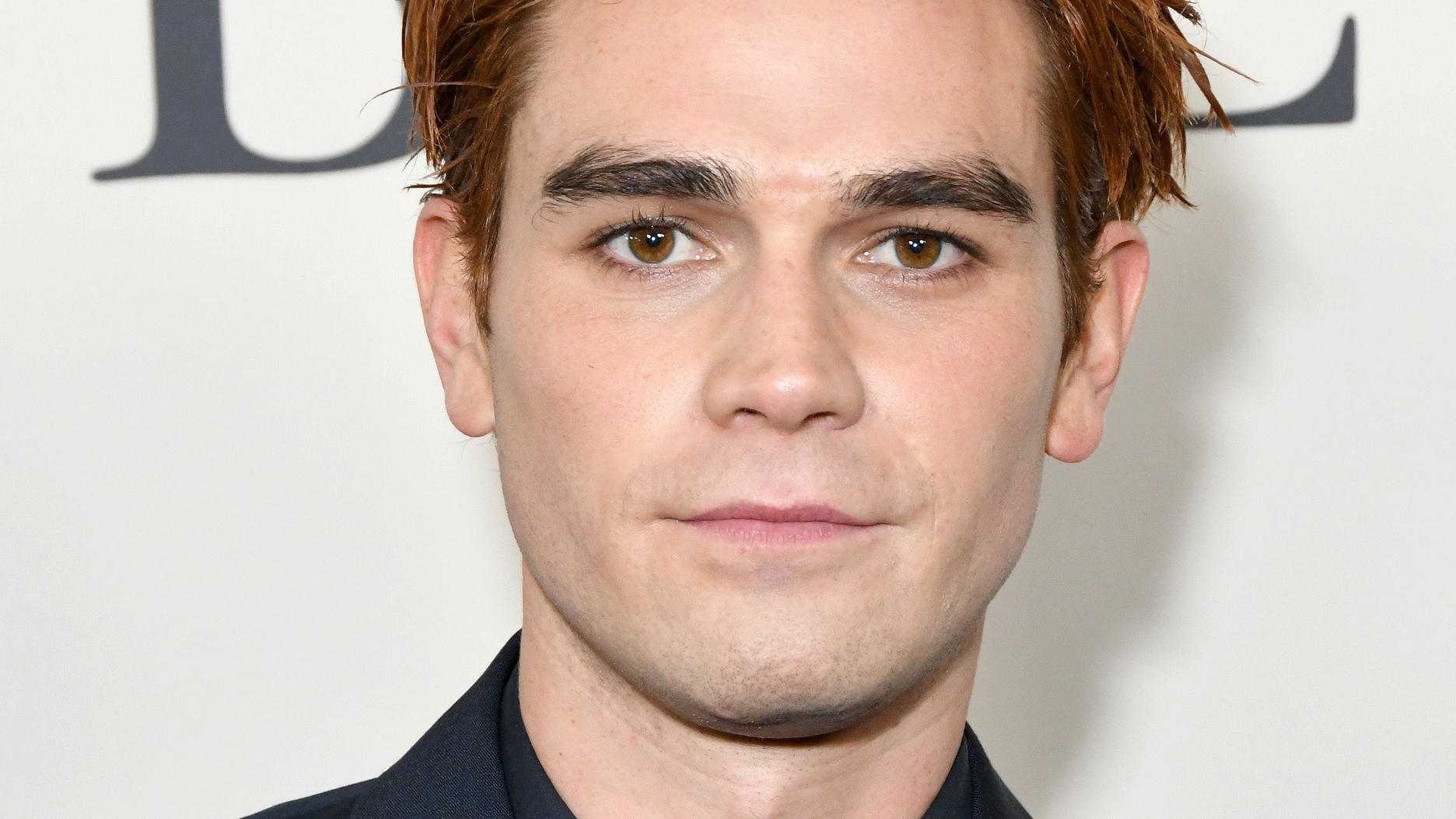 „Riverdale“-Star KJ Apa: Mit Vollbart kaum wiederzuerkennen "Riverdale"-Star KJ Apa wie ihn seine Fans kennen. In der Corona-Quarantäne hat er sich einen Bart wachsen lassen.