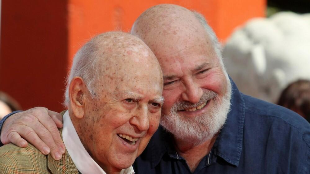 Carl Reiner: "Ocean's Eleven"-Star ist tot Carl Reiner (l.) und sein Sohn Rob Reiner im Jahr 2017.
