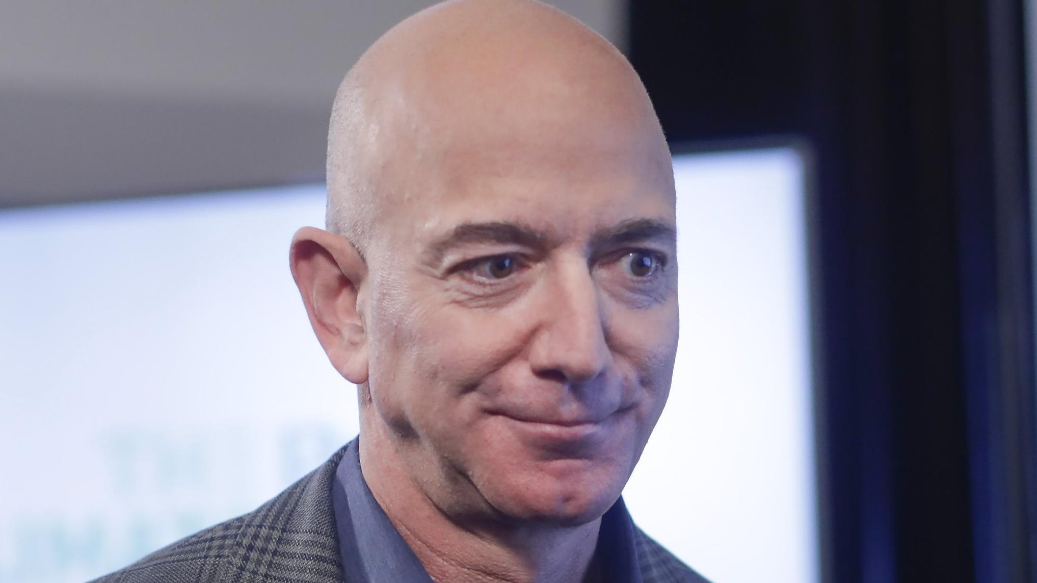 Amazon-Chef Jeff Bezos wird immer reicher und reicher Jeff Bezos ist der reichste Mann der Welt