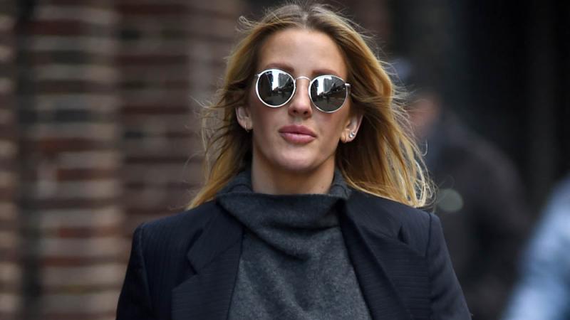 Ellie Goulding trägt nur schwarze Outfits im Aufnahmestudio Ellie Goulding trägt nur schwarze Outfits im Aufnahmestudio
