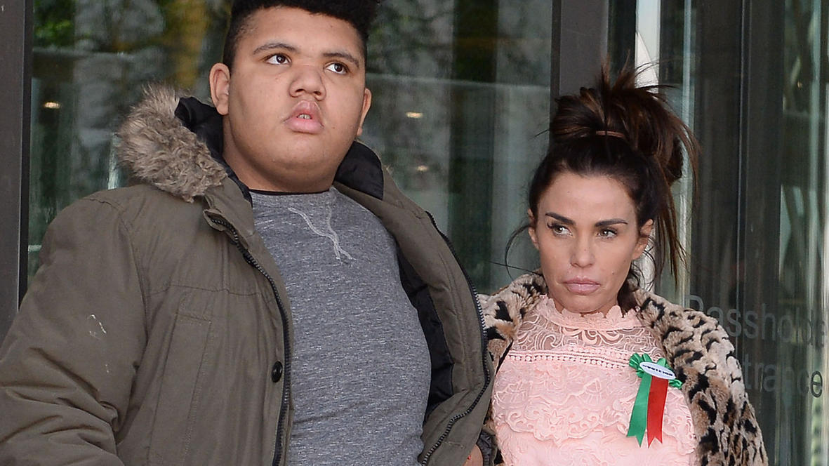 Harvey Price: Hat der Sohn von Katie etwa eine Corona-Infektion? Harvey Price (l.) und seine Mutter Katie (r.)