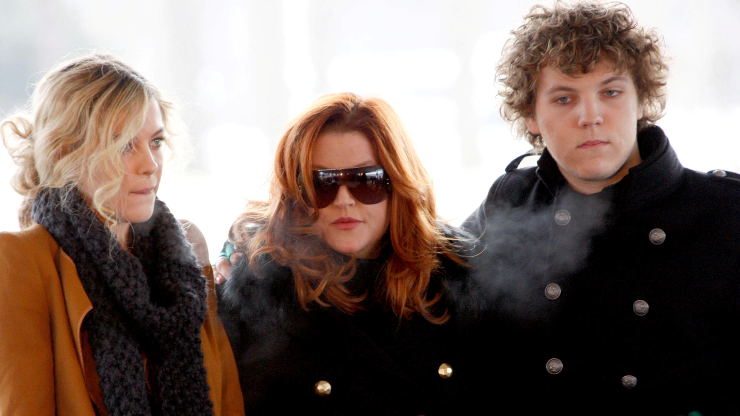 Riley Keough trauert um ihren verstorbenen Bruder Benjamin Ein Bild aus alten Zeiten: Riley Keough mit Mutter Lisa Marie Presley und ihrem Bruder Benjamin Keough.