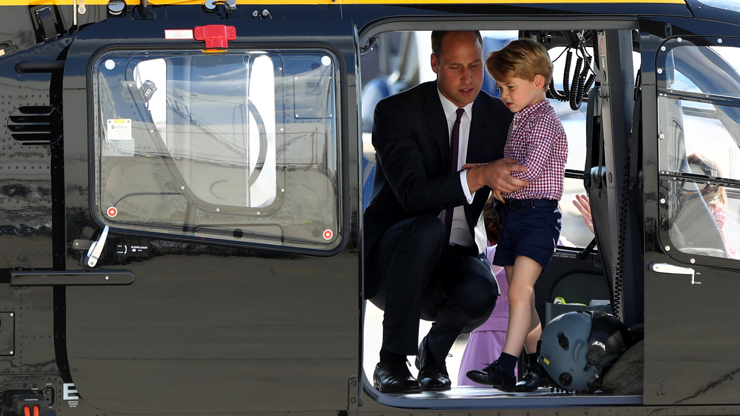 Happy Birthday, Prinz George - 10 zuckersüße Fakten zum 8. Geburtstag Prinz George in einem Helikopter