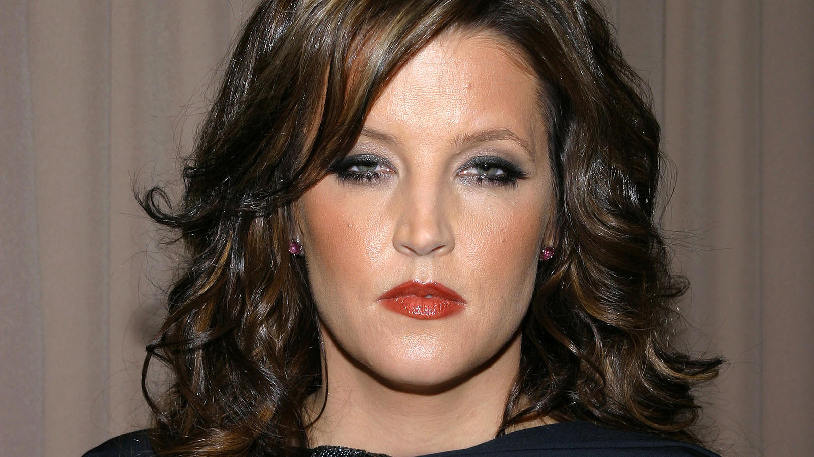 Sie kann nicht mehr: Lisa Marie Presley gibt ihr Haus in Calabasas auf Lisa Marie Presley trauert um ihren verstorbenen Sohn Benjamin Keough.